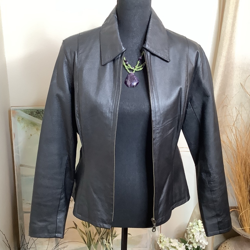 B-Forenza black leather jacket, front zip, in great condition, size small